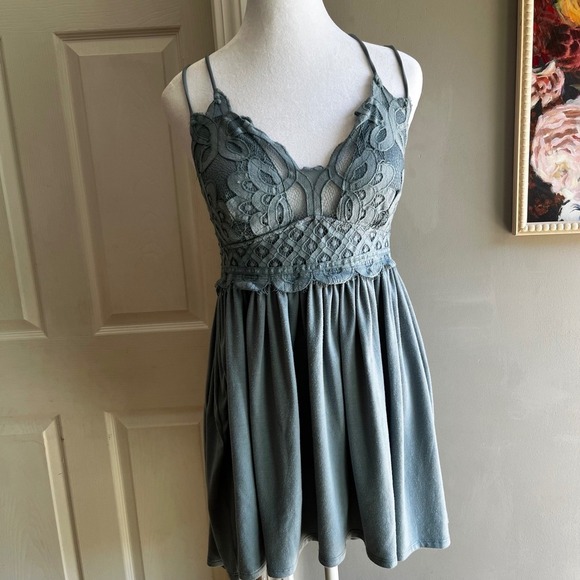 Zenana Tank 1X Lace Detail Vneck Blue Babydoll Style Flowy Feminine - Picture 1 of 14